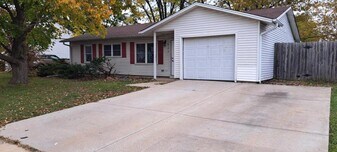 423 S Park Blvd in Streamwood, IL - Building Photo