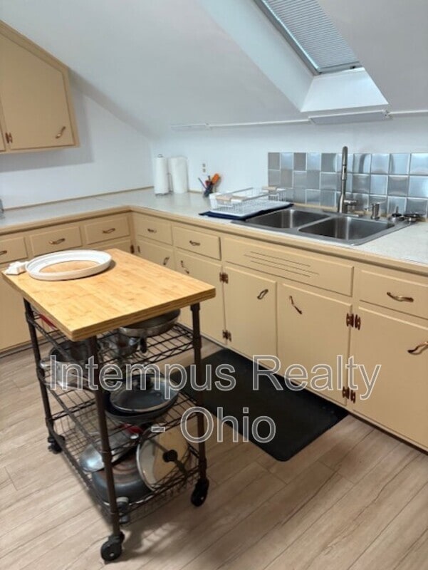 930 Mansell Dr in Youngstown, OH - Building Photo - Building Photo