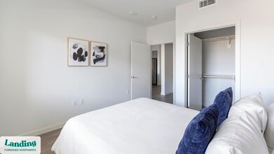 9235 W Russell Rd, Unit 208 in Las Vegas, NV - Building Photo - Building Photo