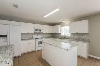 6034 Sunset Vista Dr in Lakeland, FL - Building Photo - Building Photo