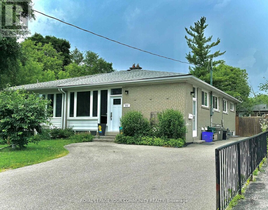 253 Alsace Rd in Richmond Hill, ON - Building Photo