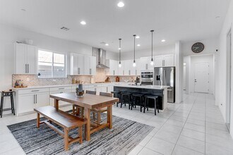 332 Alto Avec Ln in Henderson, NV - Building Photo - Building Photo