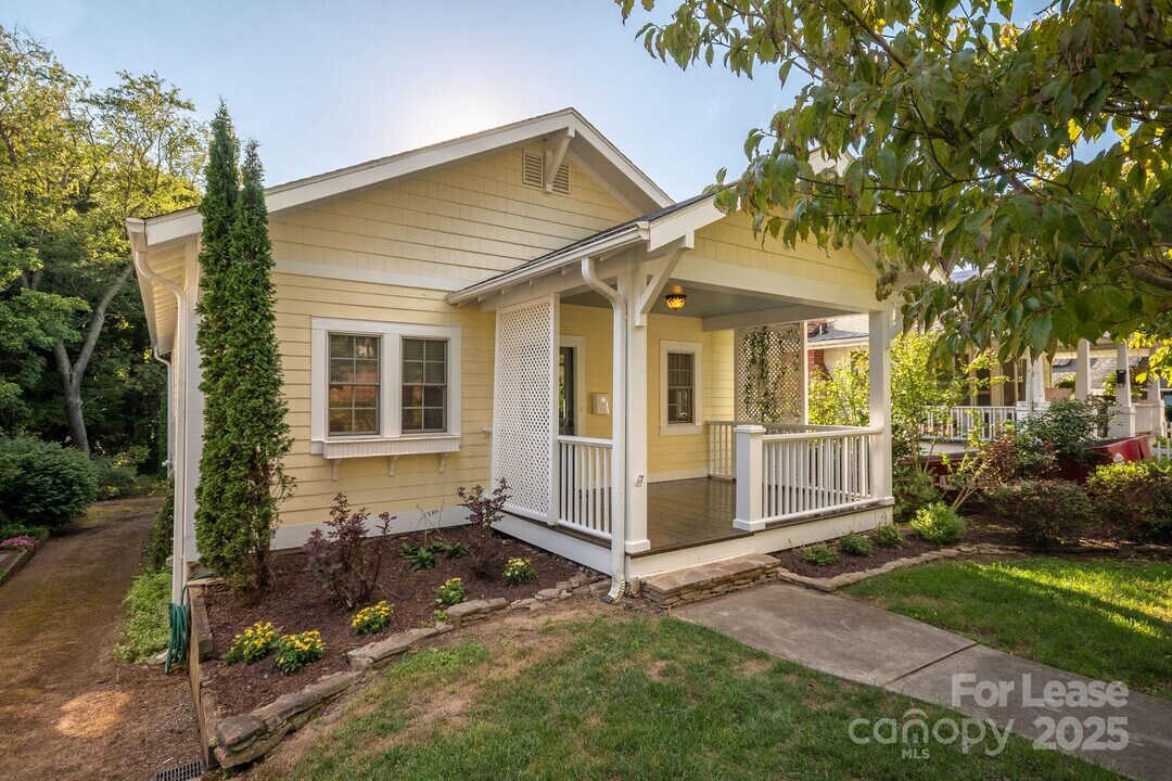140 Murdock Ave in Asheville, NC - Building Photo