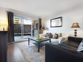 975 13th Av W in Vancouver, BC - Building Photo