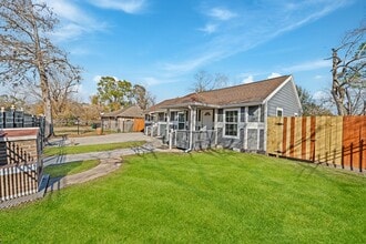 6911 Sherwood Dr in Houston, TX - Building Photo - Building Photo