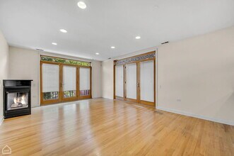 2064 N California Ave in Chicago, IL - Building Photo - Building Photo