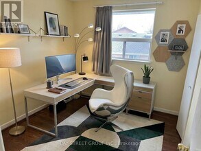 40 Bellbury Crescent in Toronto, ON - Building Photo - Building Photo