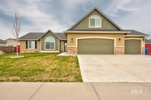 690 SW Miner St in Mountain Home, ID - Building Photo