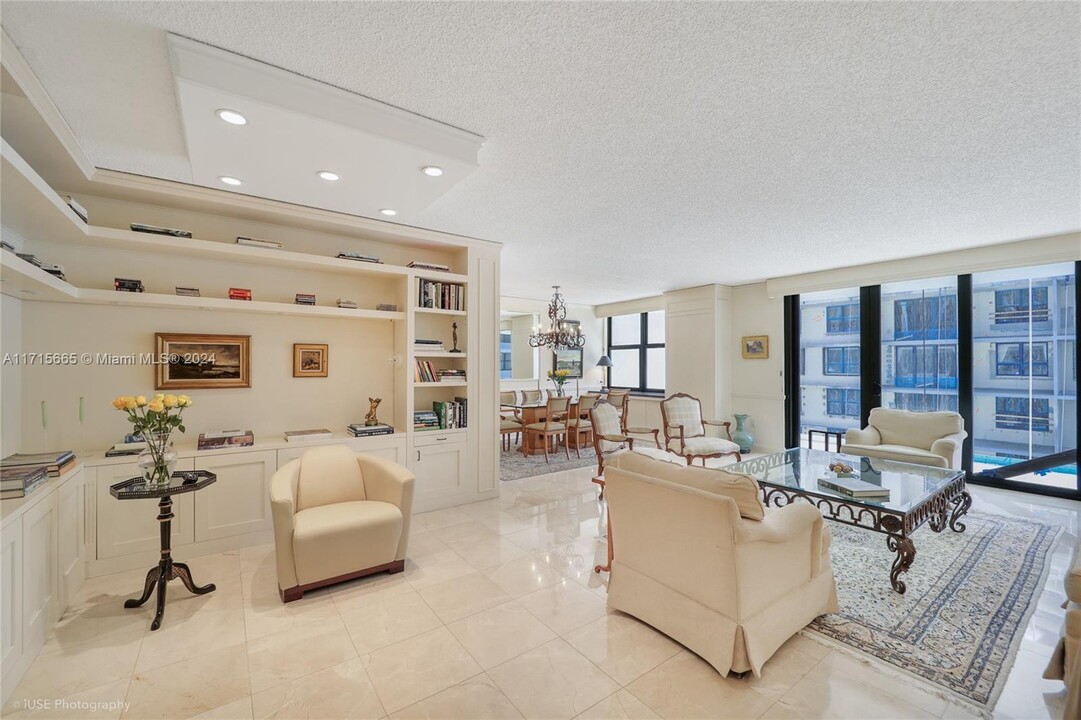 9801 Collins Ave, Unit 19H in Bal Harbour, FL - Building Photo