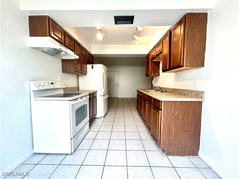 2105 Canal St in Ft. Myers, FL - Building Photo