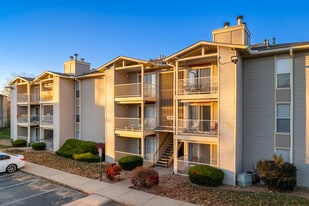 Falcon Point in Kansas City, MO - Building Photo
