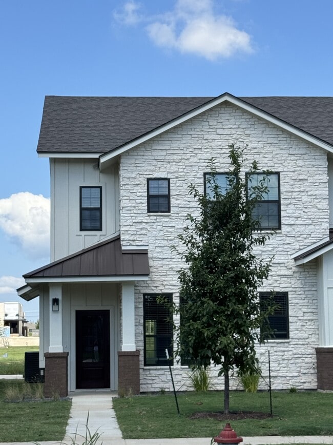 property at 516 Mercado St