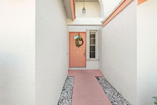 300 Hammocks Trail in Greenacres, FL - Building Photo - Building Photo