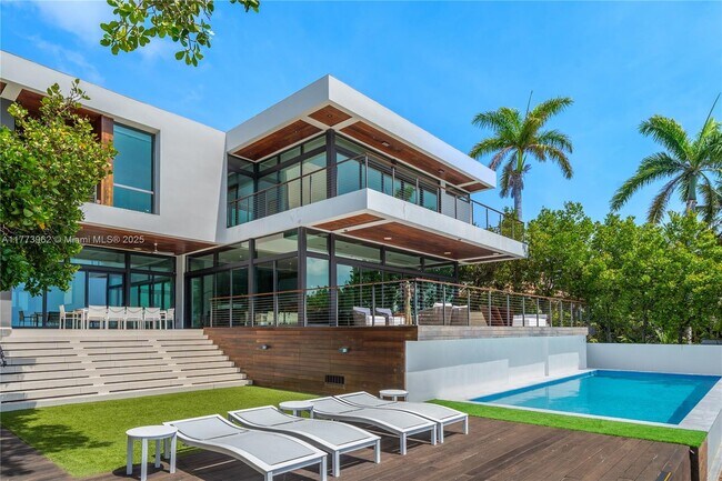 property at 7311 Belle Meade Island Dr