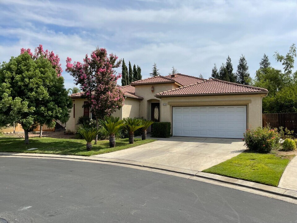 8714 N Heartland Way in Fresno, CA - Building Photo