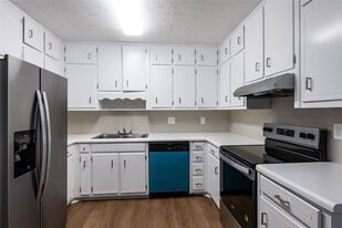 366 Haymarket Ln in Lawrenceville, GA - Building Photo