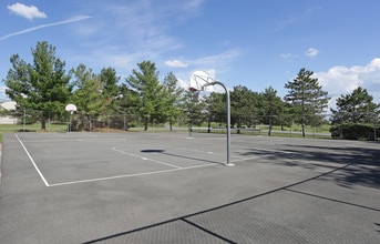 Strawberry Ridge Apartments in Waterford, NY - Foto de edificio - Building Photo