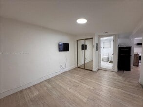 2796 SW 34th Ct in Miami, FL - Building Photo - Building Photo
