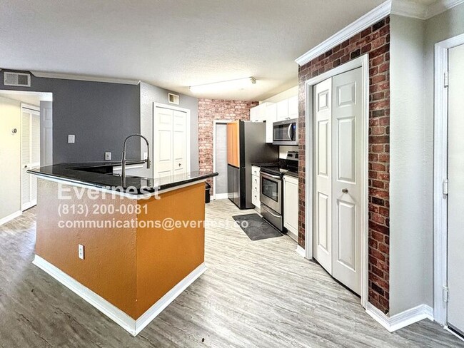 18101 Peregrines Perch Pl in Lutz, FL - Building Photo - Building Photo