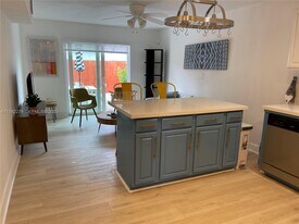 1560 NE 145th St in Miami, FL - Building Photo