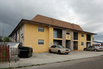 Lake Worth Shores Apartments in Lake Worth, FL - Building Photo - Building Photo