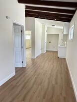 169 E 68th Way, Unit Long Beach unit 1 in Long Beach, CA - Building Photo