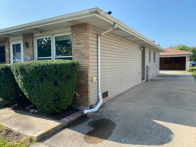 2461 Red Oak Trl in Crest Hill, IL - Building Photo - Building Photo