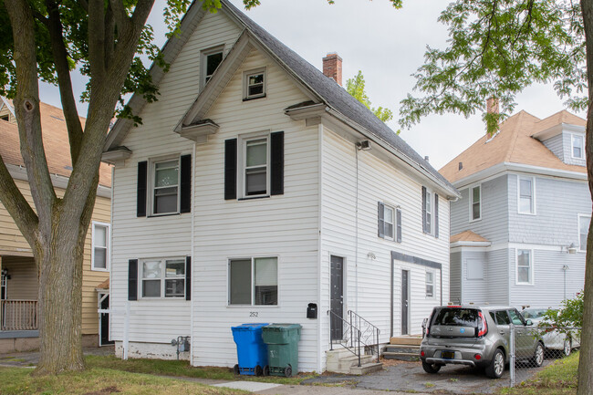 252 Cottage St in Rochester, NY - Building Photo - Building Photo