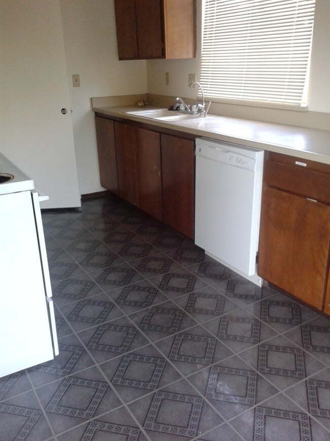 3116 Penny Ln in Modesto, CA - Foto de edificio - Building Photo