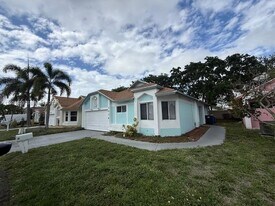 1034 W Jasmine Ln in North Lauderdale, FL - Building Photo