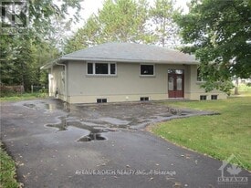 480 River Rd in Ottawa, ON - Building Photo