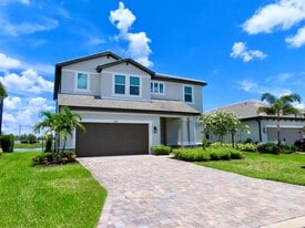 3704 Wild Blossom Pl in Parrish, FL - Building Photo