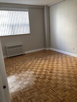 135 Lawton Blvd in Toronto, ON - Building Photo