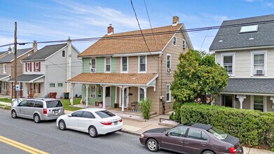 2221 N 1st Ave in Whitehall, PA - Foto de edificio - Building Photo