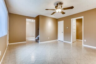 10 Rawhide Ln in Carson, CA - Building Photo