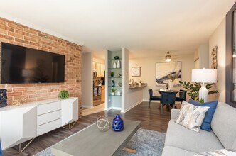 fifty9 Grove in Naperville, IL - Foto de edificio - Building Photo