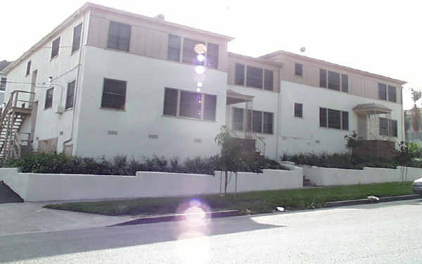 4422-4424 Clinton St in Los Angeles, CA - Foto de edificio