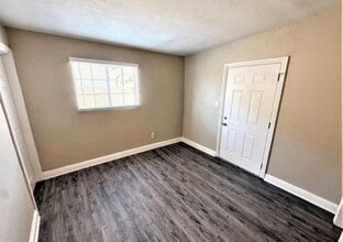 1106 E M St in Los Angeles, CA - Building Photo - Building Photo