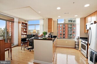 3650 S Glebe Rd in Arlington, VA - Building Photo - Building Photo