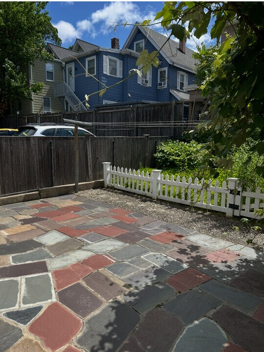 11 Vinal Ave in Somerville, MA - Building Photo