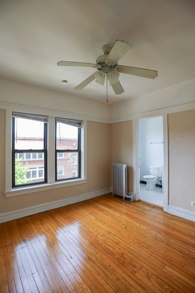 7449 N Greenview Ave, Unit #212 in Chicago, IL - Building Photo - Building Photo