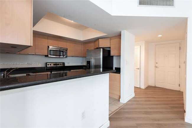 140 S Dixie Hwy in Hollywood, FL - Foto de edificio - Building Photo