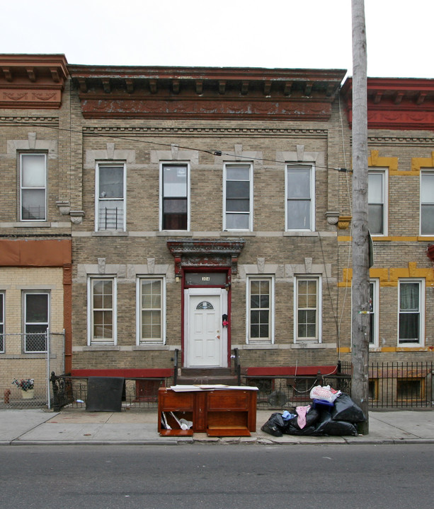 304 Cooper St in Brooklyn, NY - Building Photo