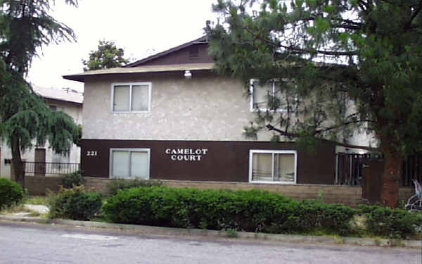 Camelot Court in San Bernardino, CA - Foto de edificio - Building Photo