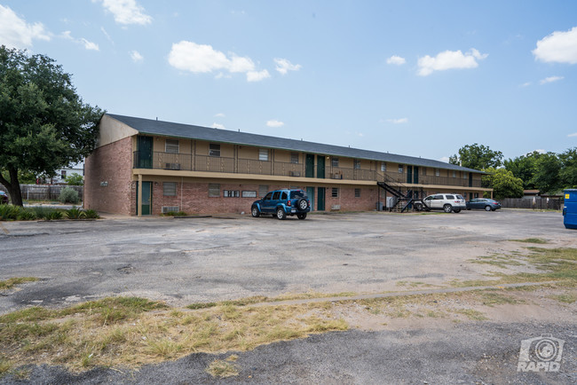 608 W Avenue M in San Angelo, TX - Building Photo - Building Photo