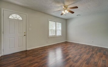 521 W Acres St in Norman, OK - Building Photo - Building Photo