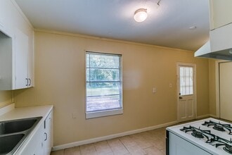 505 S 4th St in Baytown, TX - Building Photo - Building Photo