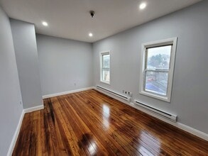 16 Woodcliff St, Unit 2 in Boston, MA - Building Photo - Building Photo