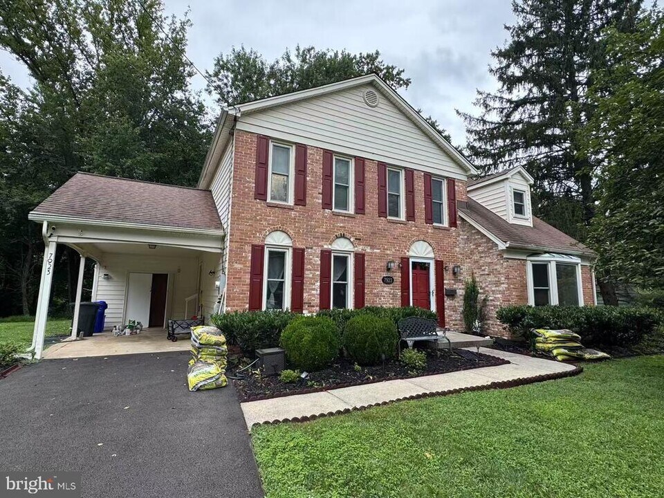 7923 Ivymount Terrace in Potomac, MD - Foto de edificio