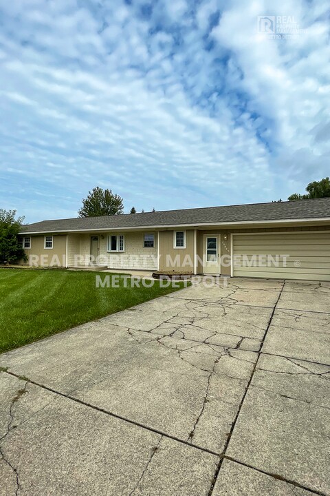 20875 Miles S in Clinton Township, MI - Building Photo